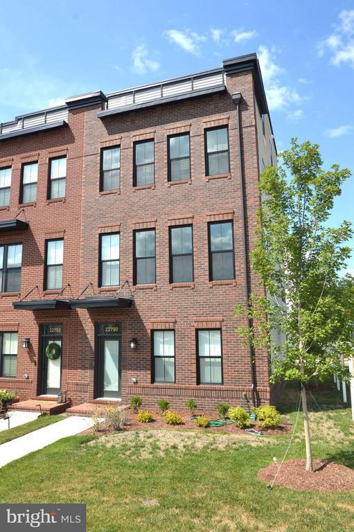 22790 Tawny Pne Sq in Brambleton, VA - Building Photo - Building Photo