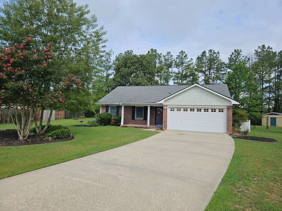 123 Pearce Pl in Raeford, NC - Building Photo