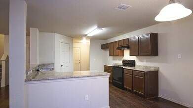 7510 Spanish Dagger in San Antonio, TX - Building Photo - Building Photo