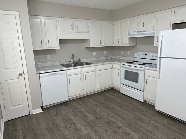 643 Walker Rd in Jackson, TN - Foto de edificio - Building Photo