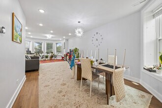 2550 W Balmoral Ave, Unit 1 in Chicago, IL - Building Photo - Building Photo