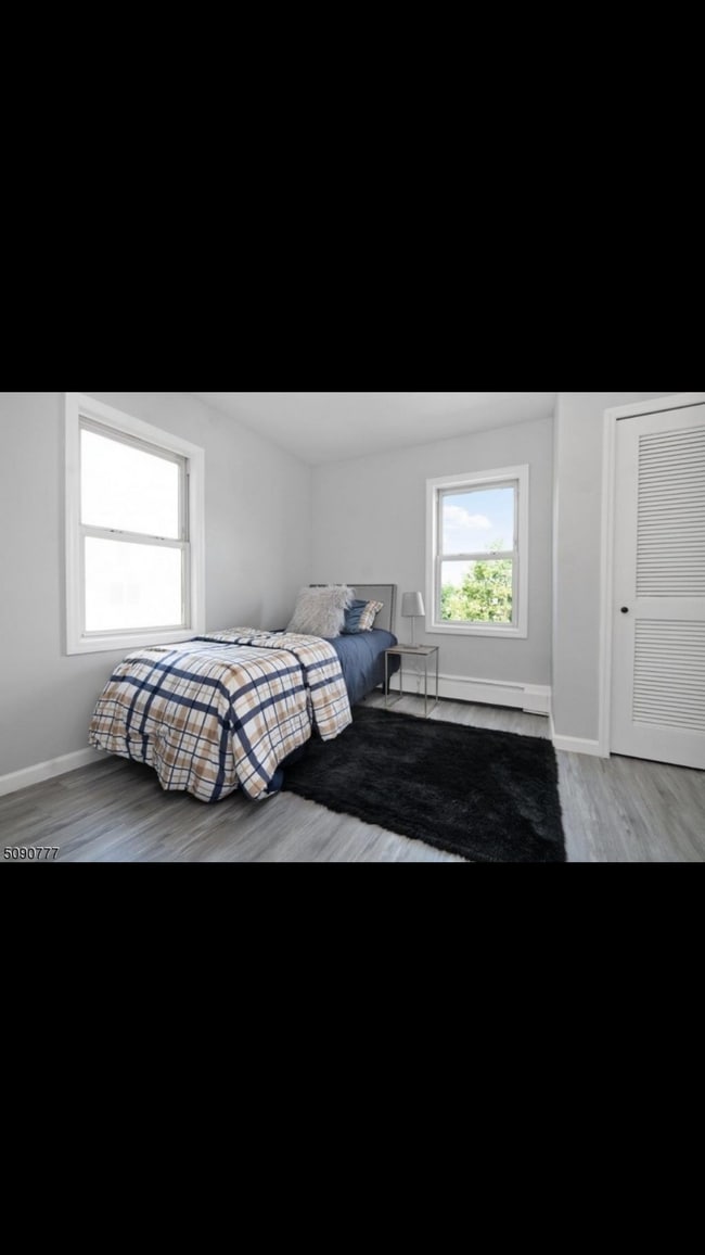 645 4th St in Lyndhurst, NJ - Building Photo - Building Photo