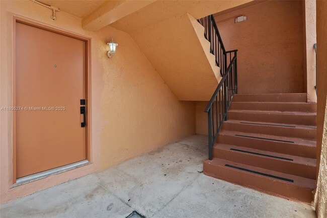 7151 Miami Lakes Dr in Hialeah, FL - Building Photo - Building Photo