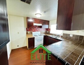 5420 Euler Way in Sacramento, CA - Building Photo - Building Photo