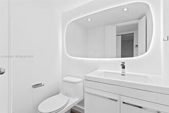 6900 Bay Dr in Miami Beach, FL - Building Photo - Building Photo