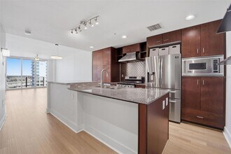 1208 E Kennedy Blvd, Unit 1121 in Tampa, FL - Building Photo - Building Photo