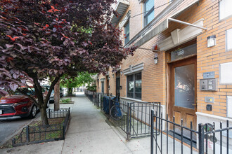 188 Meserole Ave in Brooklyn, NY - Building Photo - Building Photo