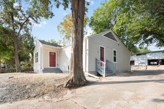 1712 Pasadena St, Unit 4 in Houston, TX - Building Photo - Building Photo