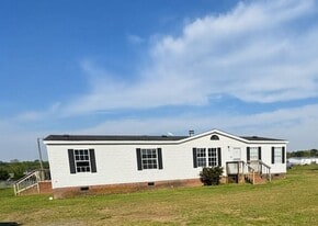 85 Brook Meadow Dr in La Grange, NC - Building Photo