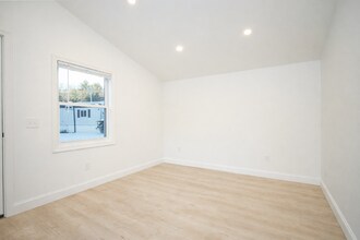 2403 Westfield St in West Springfield, MA - Building Photo - Building Photo