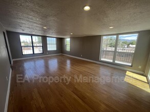 1314 Los Tomases Dr NW in Albuquerque, NM - Building Photo - Building Photo