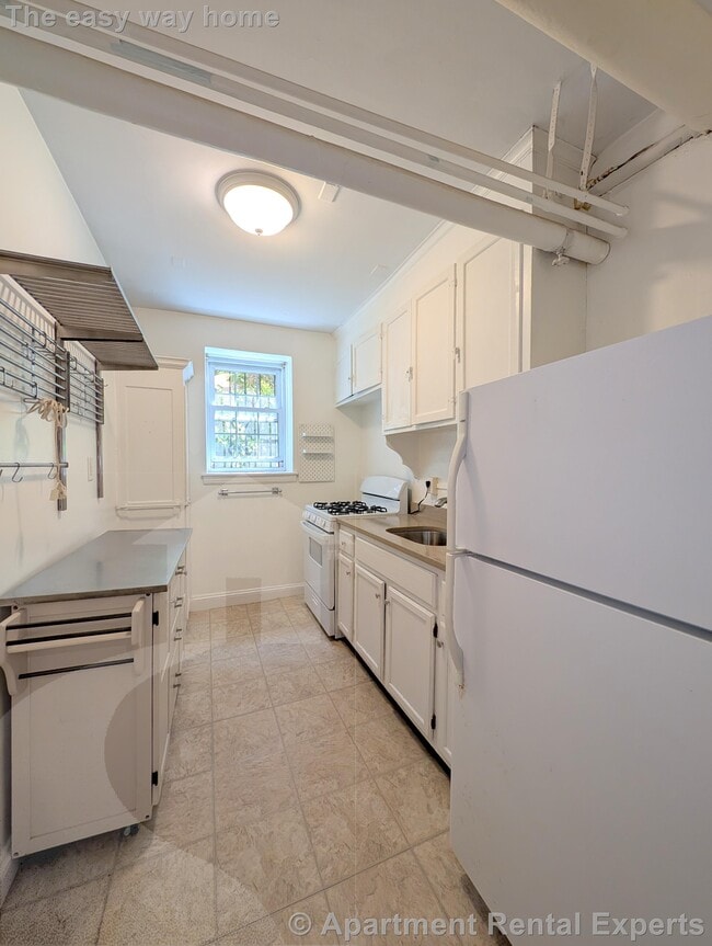 16 Ware St, Unit #B