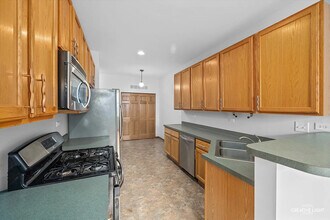 2216 Hillsboro Ct in Aurora, IL - Building Photo - Building Photo