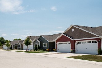 Redwood North Ridgeville Meadow Lakes Blvd in North Ridgeville, OH - Building Photo - Building Photo