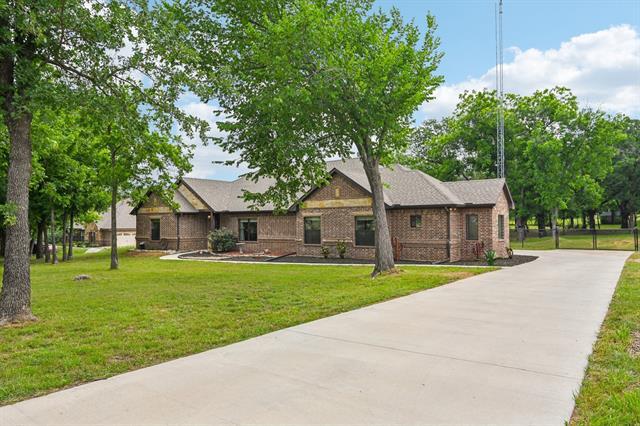 1389 Co Rd 3591 in Paradise, TX - Building Photo - Building Photo