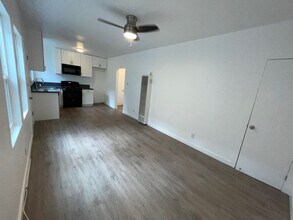 6809 West Blvd, Unit B in Inglewood, CA - Building Photo - Building Photo
