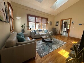 28 Trowbridge St in Belmont, MA - Building Photo - Building Photo