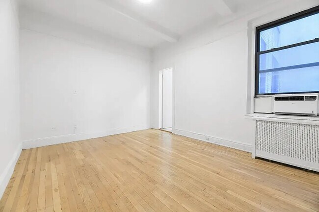 151 W 74th St in New York, NY - Building Photo - Building Photo