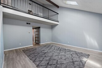 2008 Voltaire Dr in Austin, TX - Foto de edificio - Building Photo