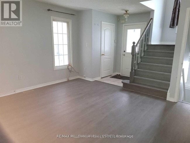 17 Manitoba Pl in Brampton, ON - Building Photo - Building Photo