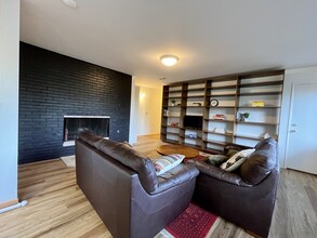 3950 96th Ave SE in Mercer Island, WA - Building Photo - Building Photo
