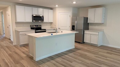 8407 Clearway Dr in Wildwood, FL - Foto de edificio - Building Photo