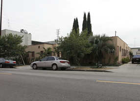 5704 Fountain Ave in Los Angeles, CA - Foto de edificio - Building Photo