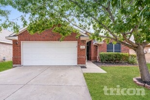 6701 Fairglen Dr in Arlington, TX - Building Photo