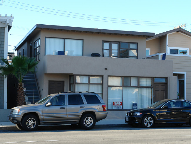 417-419 E Balboa Blvd in Newport Beach, CA - Foto de edificio - Building Photo