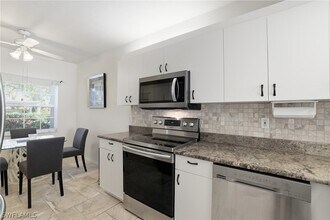 2460 Old Groves Rd in Naples, FL - Building Photo - Building Photo