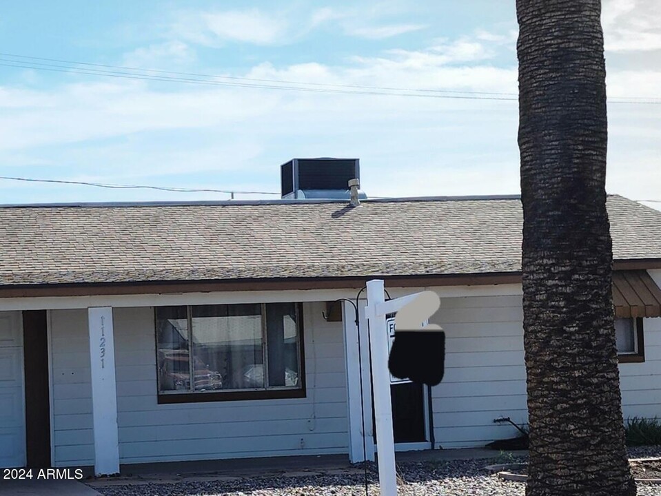 11231 W Montana Ave in Youngtown, AZ - Foto de edificio