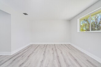 1707 Evergreen St in Ormond Beach, FL - Building Photo - Building Photo