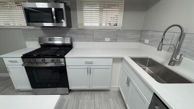 5454 W Berteau Ave in Chicago, IL - Foto de edificio - Building Photo