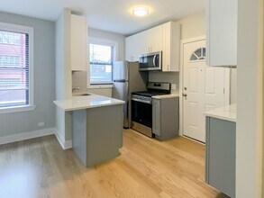 3620 N Marshfield Ave, Unit 1B in Chicago, IL - Building Photo - Building Photo