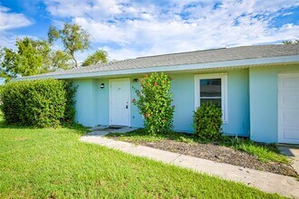 478 Orange Dr NW in Port Charlotte, FL - Building Photo - Building Photo