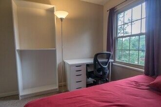 3200 John Hinkle Pl in Bloomington, IN - Building Photo - Building Photo