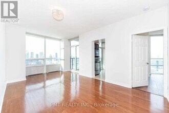 208 Enfield Pl in Mississauga, ON - Building Photo - Building Photo
