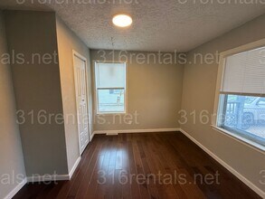 2302 S Washington Ave in Wichita, KS - Building Photo - Building Photo