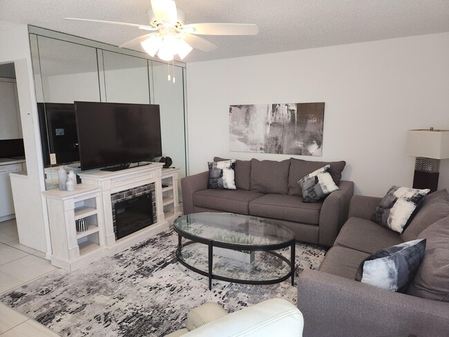 3059 Ainslie Dr in Boca Raton, FL - Building Photo - Building Photo