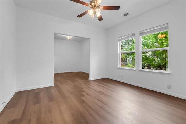 3925 Woodleigh St in Houston, TX - Building Photo - Building Photo