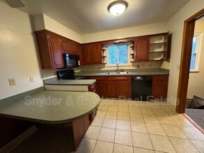 1857-1859-1859 Cromwell Dr in Akron, OH - Building Photo - Building Photo