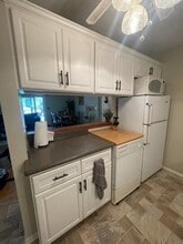 1453 S Carriage Ln, Unit Upper in New Berlin, WI - Foto de edificio - Building Photo