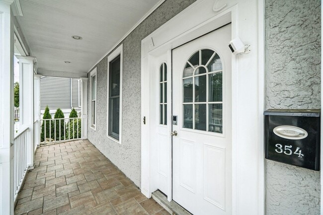 354 Columbus Ave in Harrison, NY - Foto de edificio - Building Photo