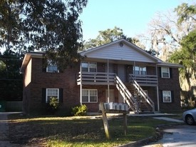 11 Oak Forest Ln Apartments