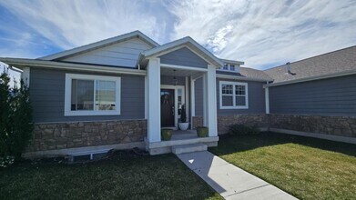 70 730 S in Hyde Park, UT - Building Photo - Building Photo