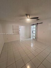 9460 SW 34th St in Miami, FL - Building Photo - Building Photo