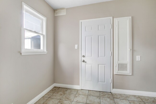 16811 Saticoy St in Los Angeles, CA - Building Photo - Building Photo