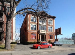 600 Wethersfield Ave in Hartford, CT - Foto de edificio - Building Photo