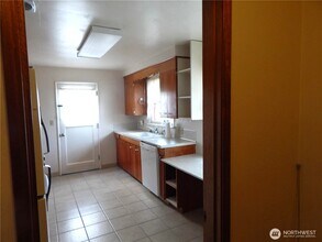 1220 Hall St SE in Lacey, WA - Building Photo - Building Photo