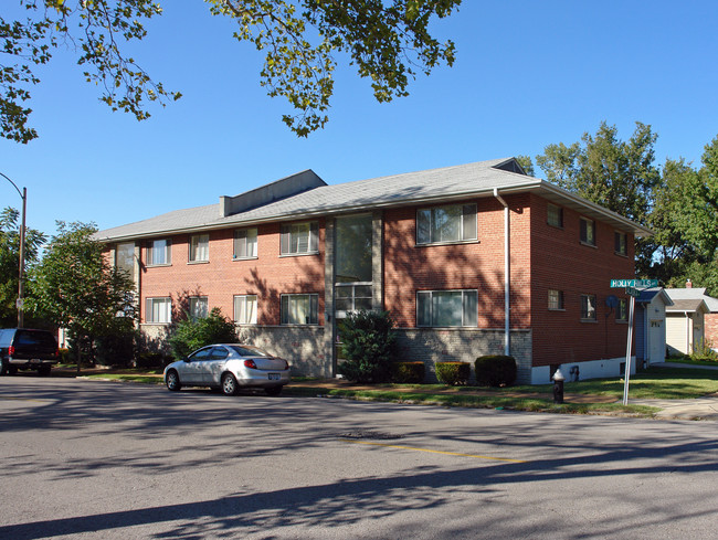 939 Holly Hills Blvd in St. Louis, MO - Building Photo - Building Photo